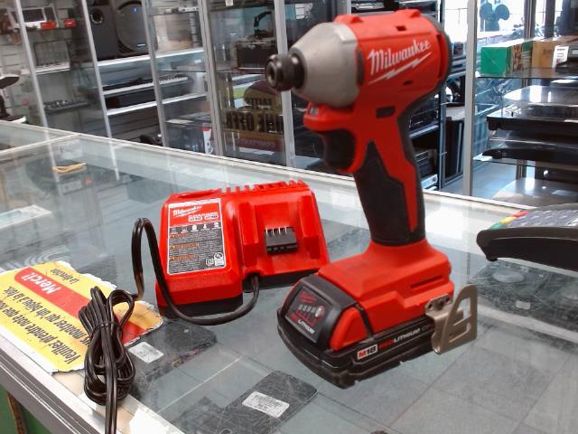 Milwaukee impact avec batt+chargeur