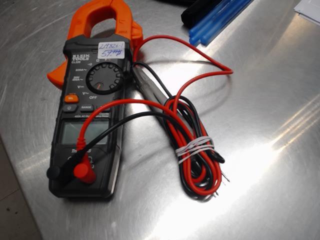 Digital clamp meter
