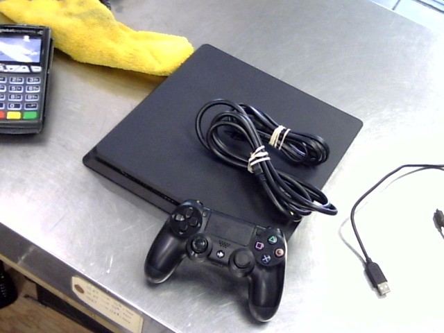Ps4 slim+acc