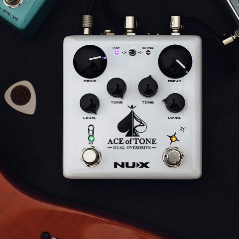Pedal de guitare dans boite