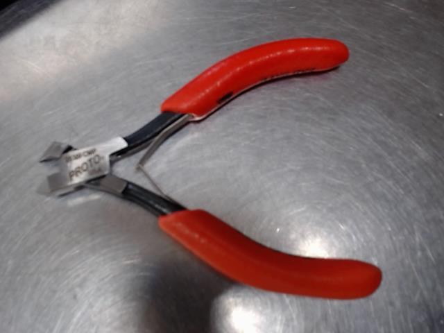 Cutter de precision rouge