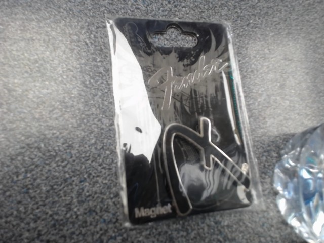 Magnet fender