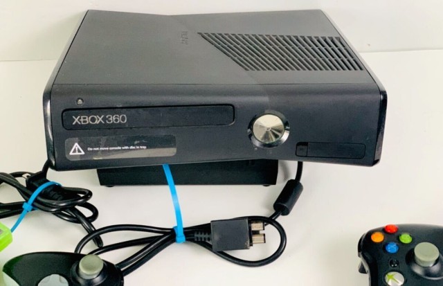 Console xbox 360 slim + fil + manette