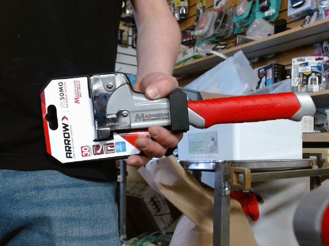 Hammer stapler