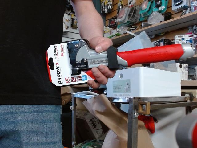 Hammer stapler