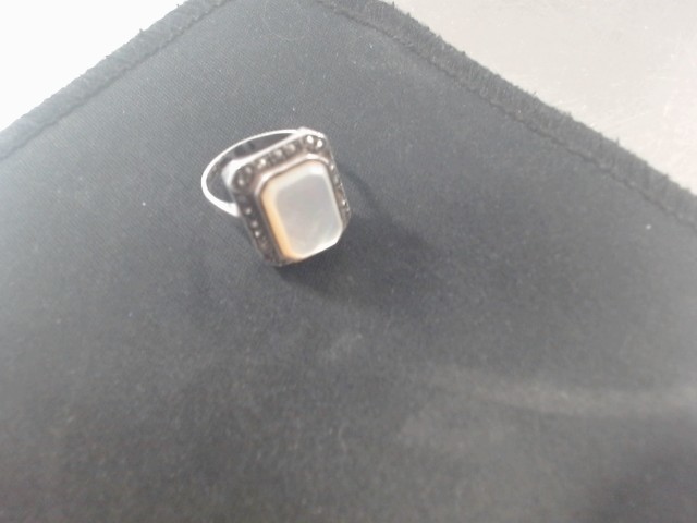 Bague argent avec pierre blanche