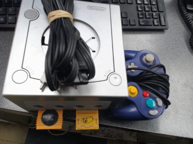 Gamescube avec cables et 2 manette
