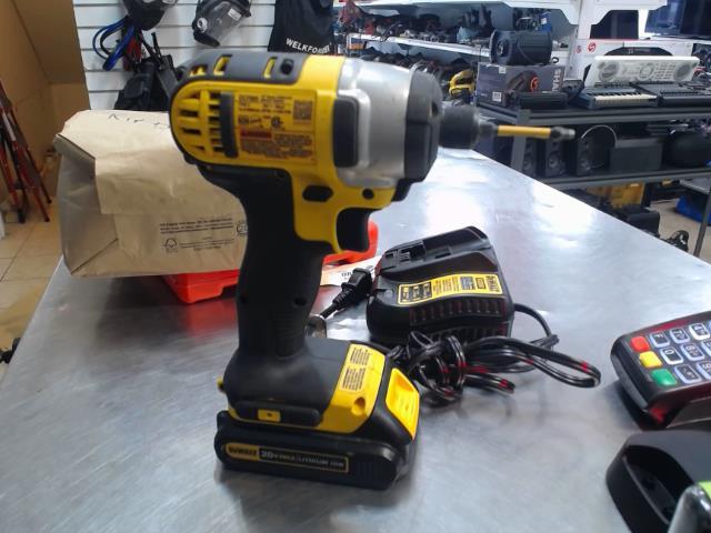 Impact dewalt + batt 1.5ah + charg
