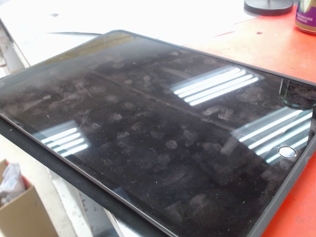 Ipad air 3th gen 32 gb avec case pw=1061
