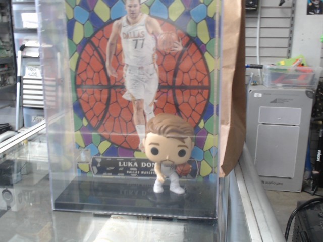 Figure luka doncic sealed