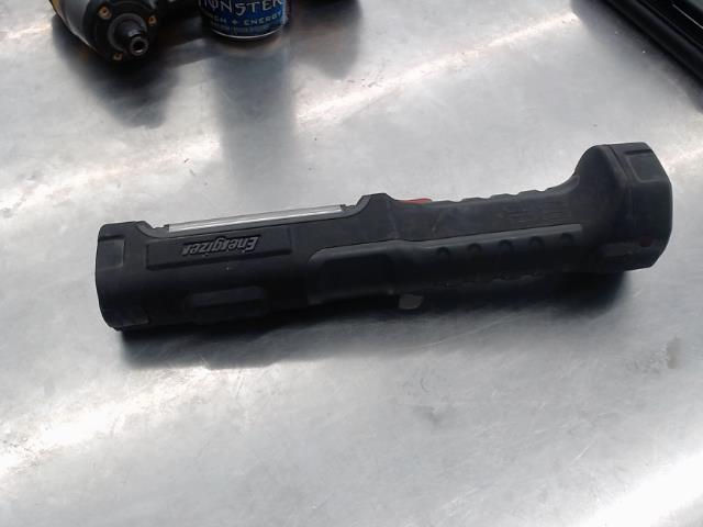 Lampe torche noire a batterie