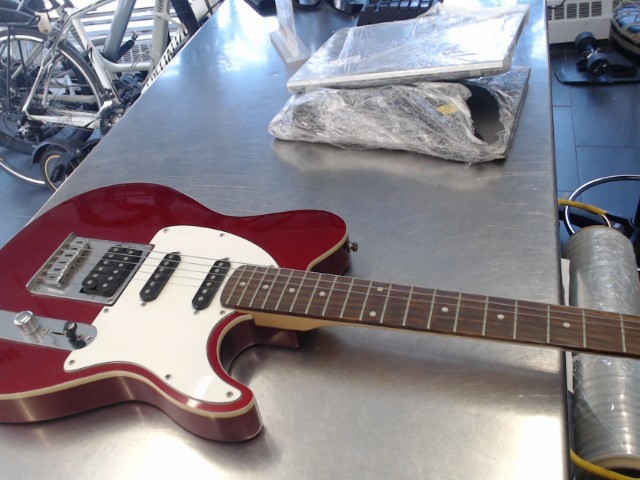 Guitar rouge