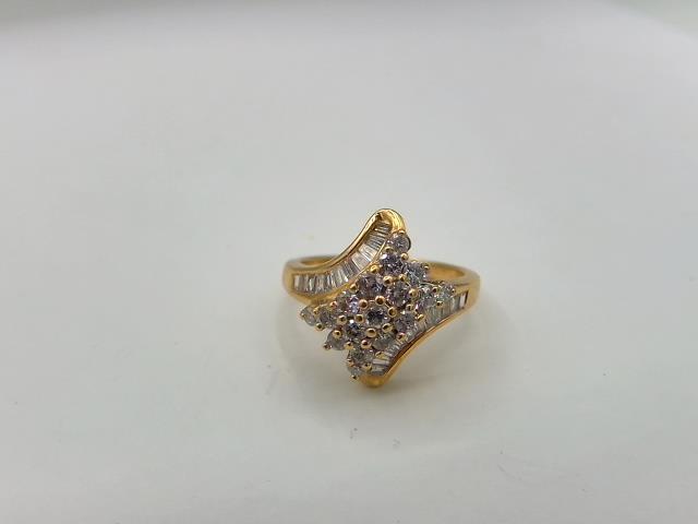 BAGUE EN OR 14KT AVEC DIAMANTS 
