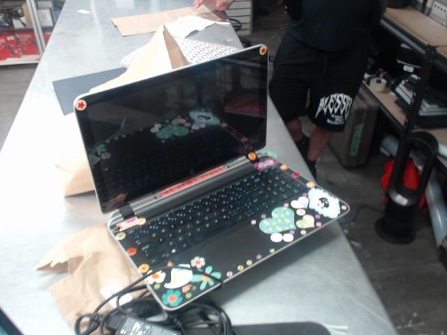 Portable hp avec fils pret confiance