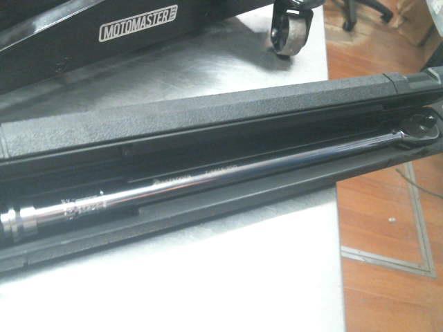 Torque wrench 230 livres