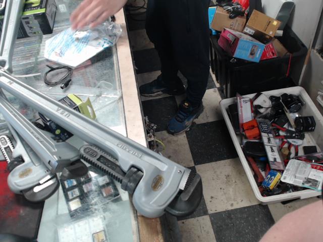 Pipe wrench