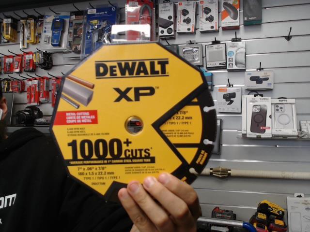 Grosse lame dewalt xp coupe metal