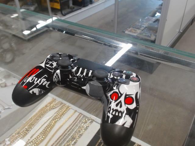 Manette ps4 dessin skull