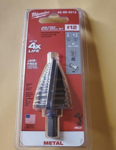 Jam-free step drill bit