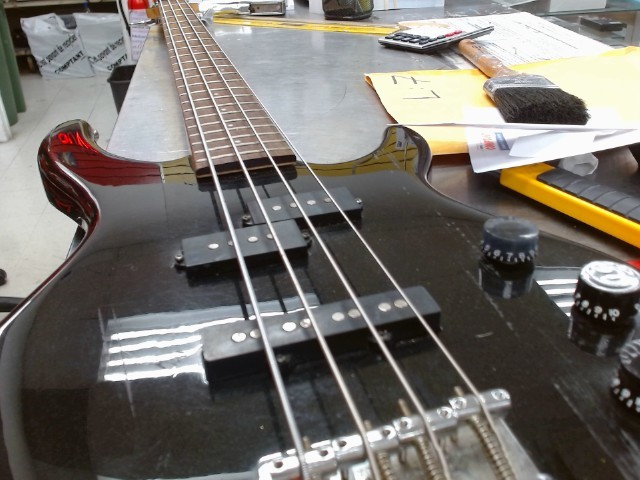 Guitare bass