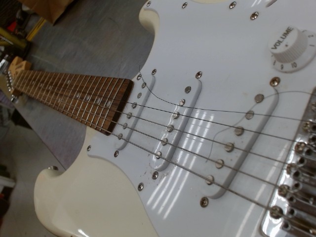 Guitare electriqye beige vynil