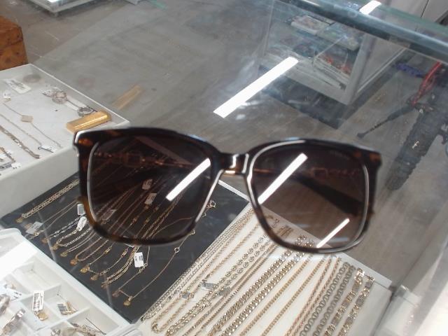 Lunette de solei guess clean