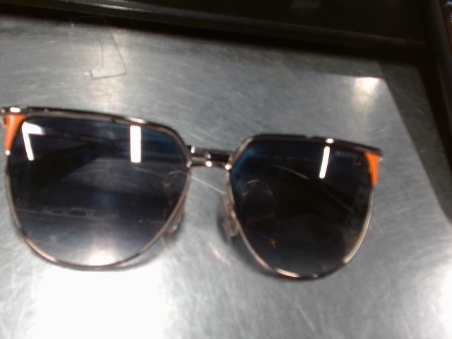 Lunette de solei guess pour femme clean