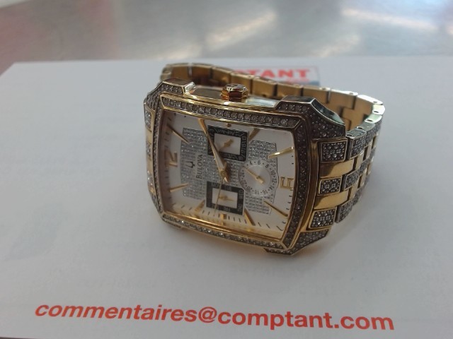 Montre bulova carree carree tout le tour