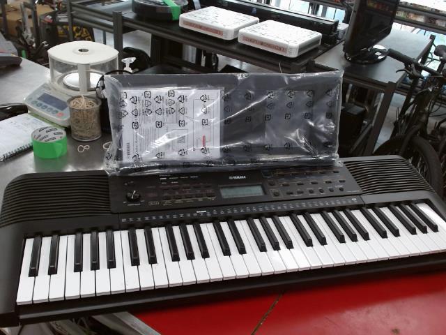 Clavier yamaha pas de plug+acc