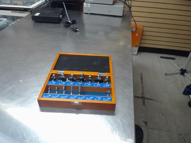 Incomplete router set