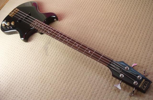 Bass electrique noire
