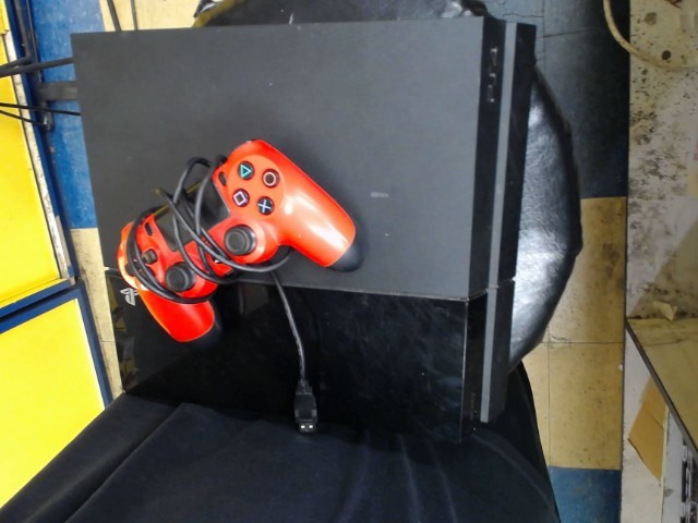 Ps4 avec man et 3 jeux bon titres