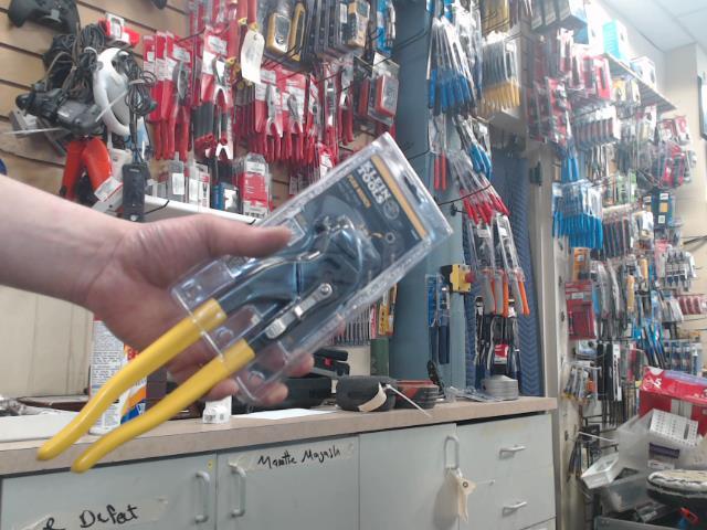 Plier wrench