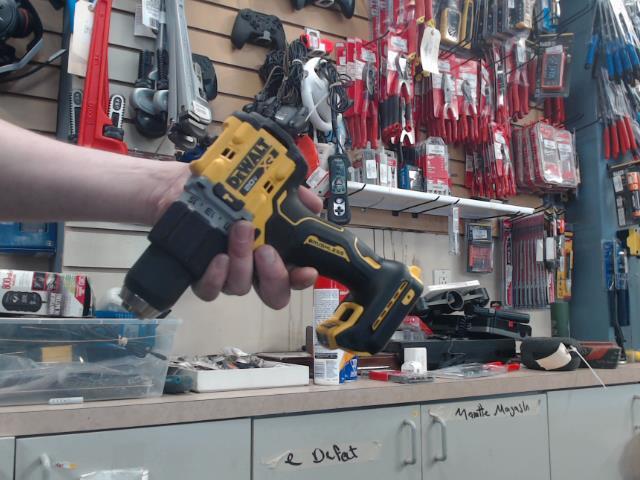 Drill dcd805