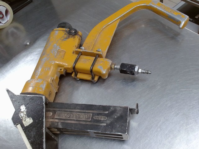 Staple floor tool sans marteau
