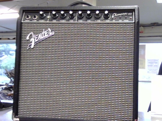 Amplificateur tres bonne condition