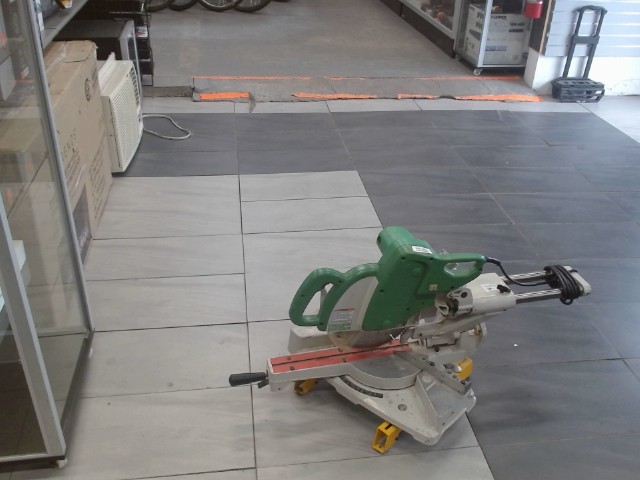 Scie a onglet electrique hitachi 10