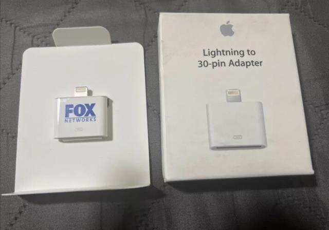 Lighting to 30 pin adapter dans boite