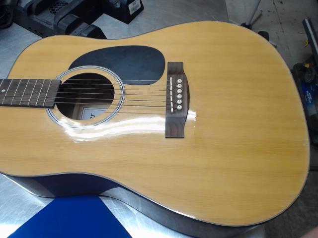 Guitare acoustique craqu