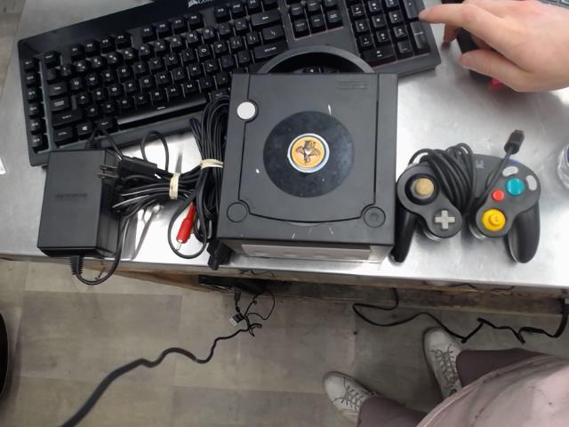 Console gamecube avec fils et manette