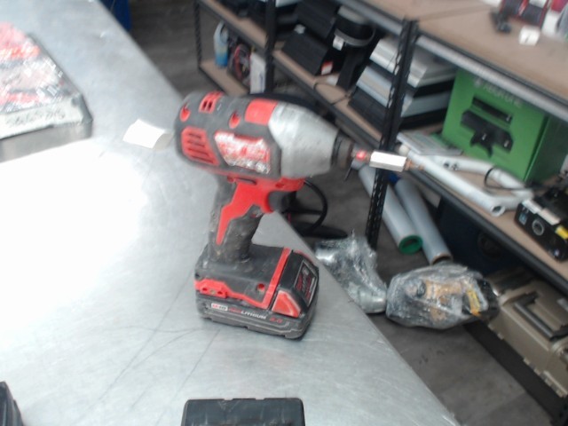 Drill milwaukee avec batt 2ah