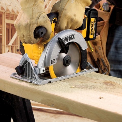 Scie ronde dewalt avec batteriecharge