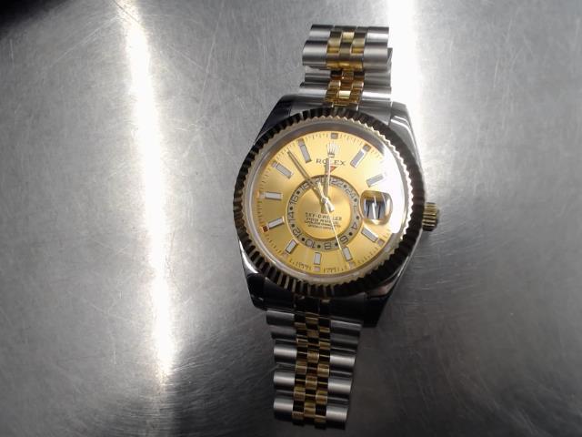 Replique de rolex sky dweller argent or
