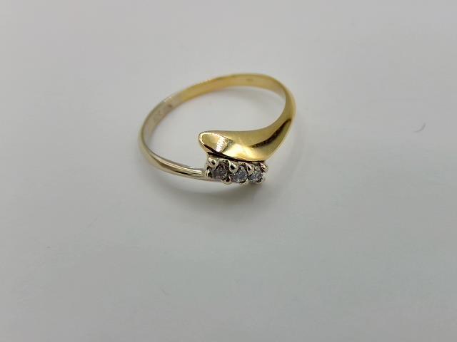 BAGUE EN OR 10KT AVEC DIAMANTS
