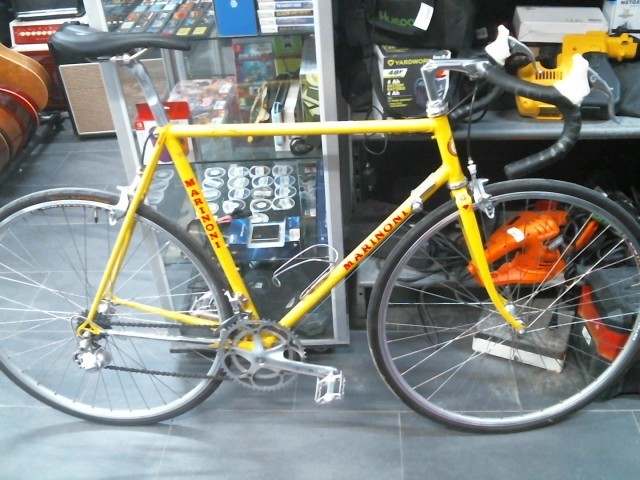 Velo de route jaune marinoni