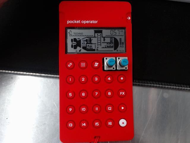 Pocket synth rouge a batterie