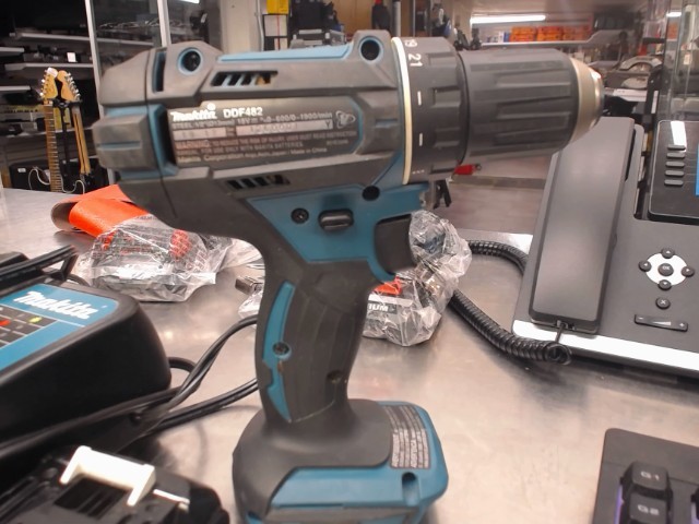 Drill driver makita