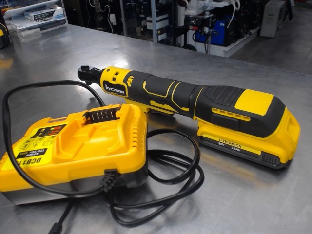 Wrench a batterie+acc dans sac