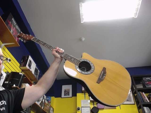 Guitare laqu fissur
