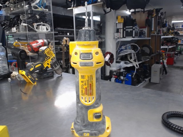 Routeur dewalt